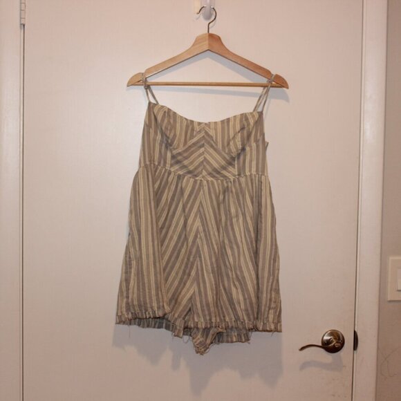 Urban Outfitters Lorelei Crinkle Romper Gray Size Large - Picture 2 of 8